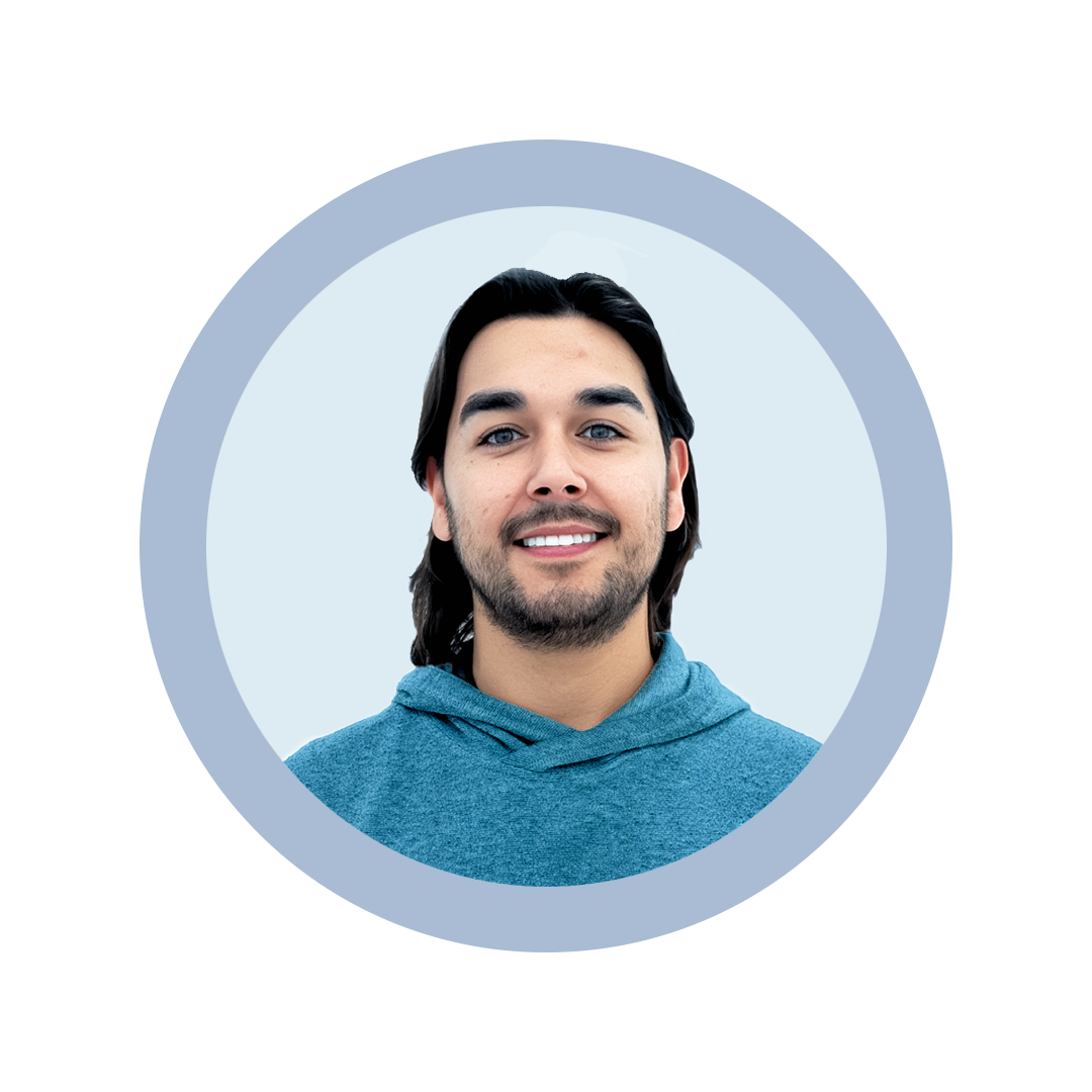 Vanessa Peck headshot against light blue background